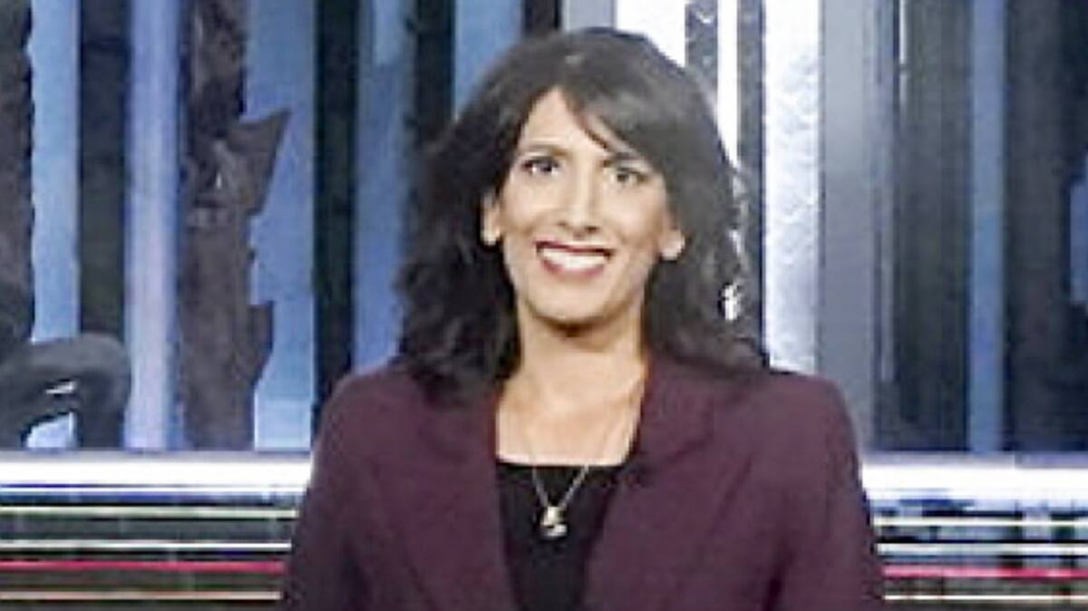 La modératrice du débat en anglais sort de son mutisme