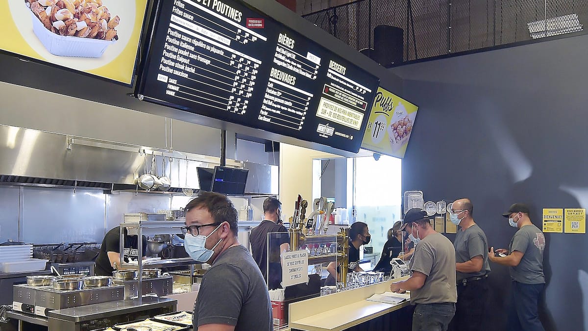 Des vins moins chers qu’à la SAQ dans un «casse-croûte industriel» de Québec