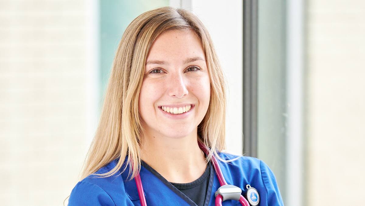 Une jeune infirmière qui adore son métier