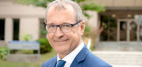 Le DG du Centre de services scolaire du Val-des-Cerfs, Éric Racine