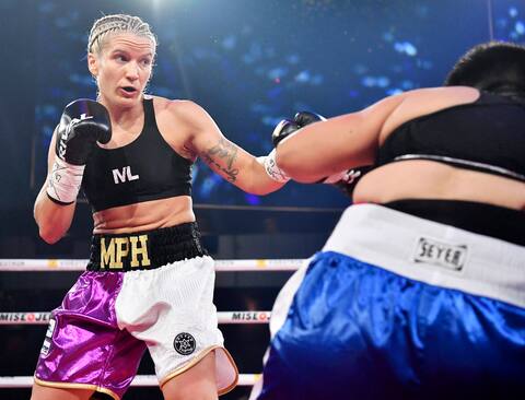 En action, Marie-Pier Houle se frotte à Veronica Diaz Marin en juin 2019, au Casino de Montréal.