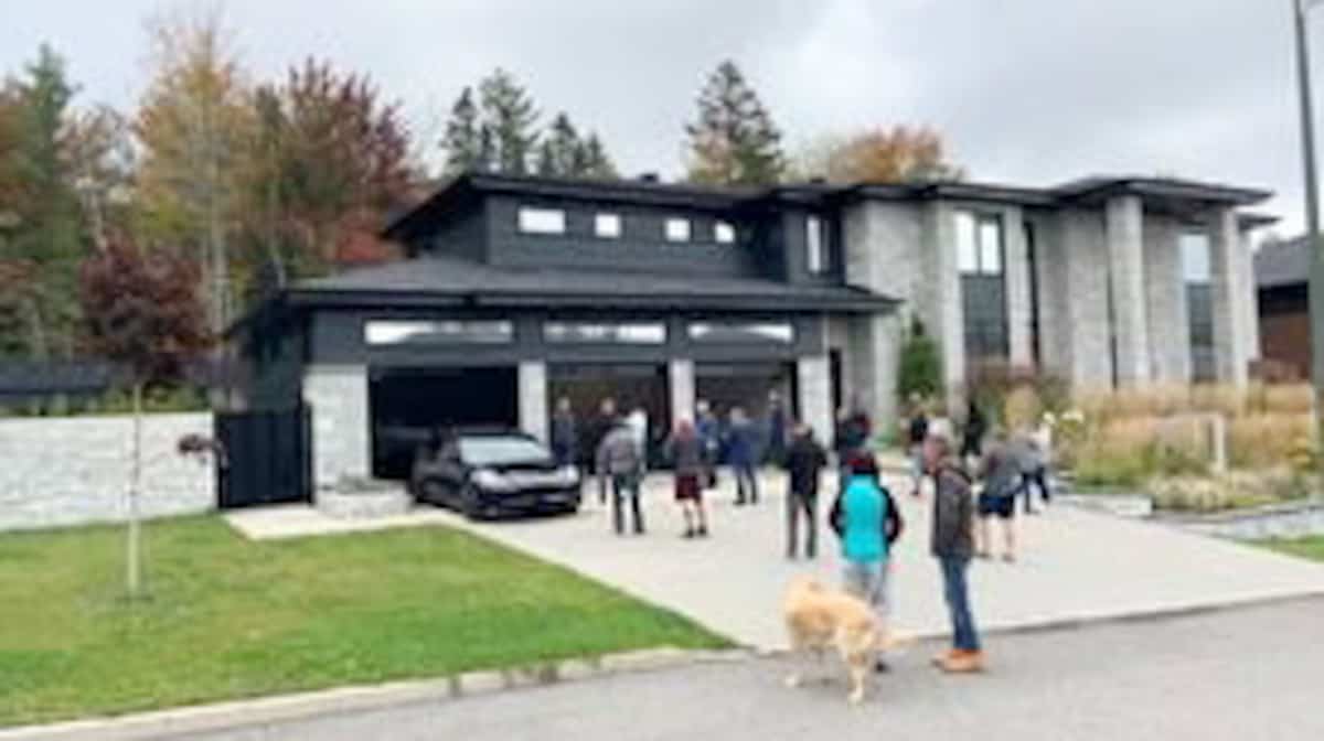 Les meubles de Dominic Lacroix aux enchères