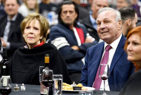 Guy était accompagné de son épouse, Lise.