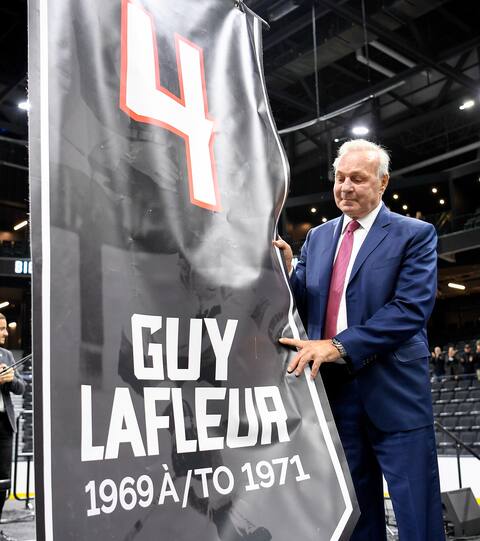 Une bannière frappée du numéro 4 que Guy Lafleur a immortalisé de 1969 à 1971 avec les Remparts et qui ne sera plus jamais porté dans la LHJMQ a été hissée dans les hauteurs du nouveau Centre Slush Puppie, domicile tout neuf des Olympiques de Gatineau.