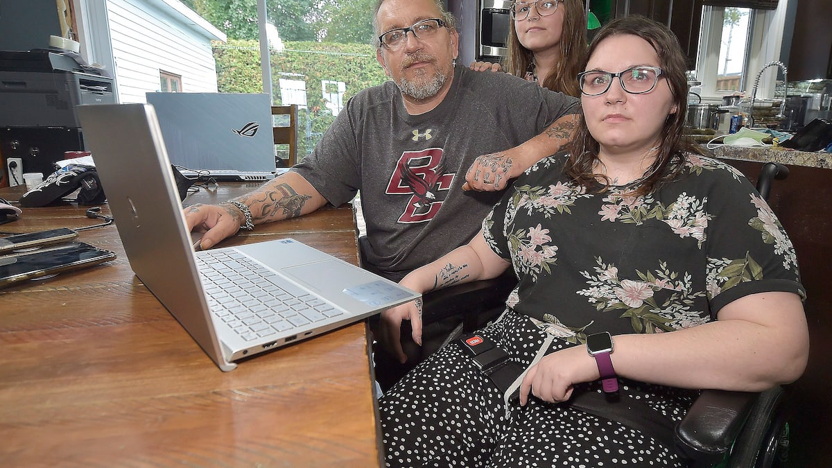 Laissée à elle-même dans une maison inadaptée