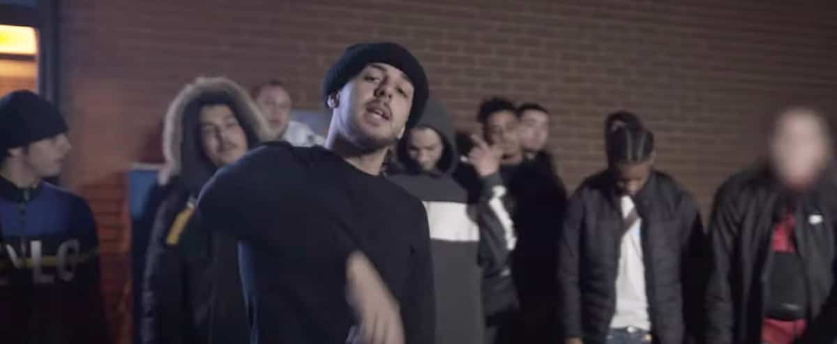 Coupable d’avoir aidé un proxénète