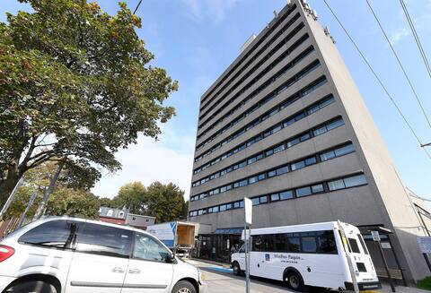 The COVID-19 outbreak in CHSLD Notre-Dame-de-Lourdes prompted CIUSSS de la Capitale-Nationale to introduce the third dose vaccination in the region.