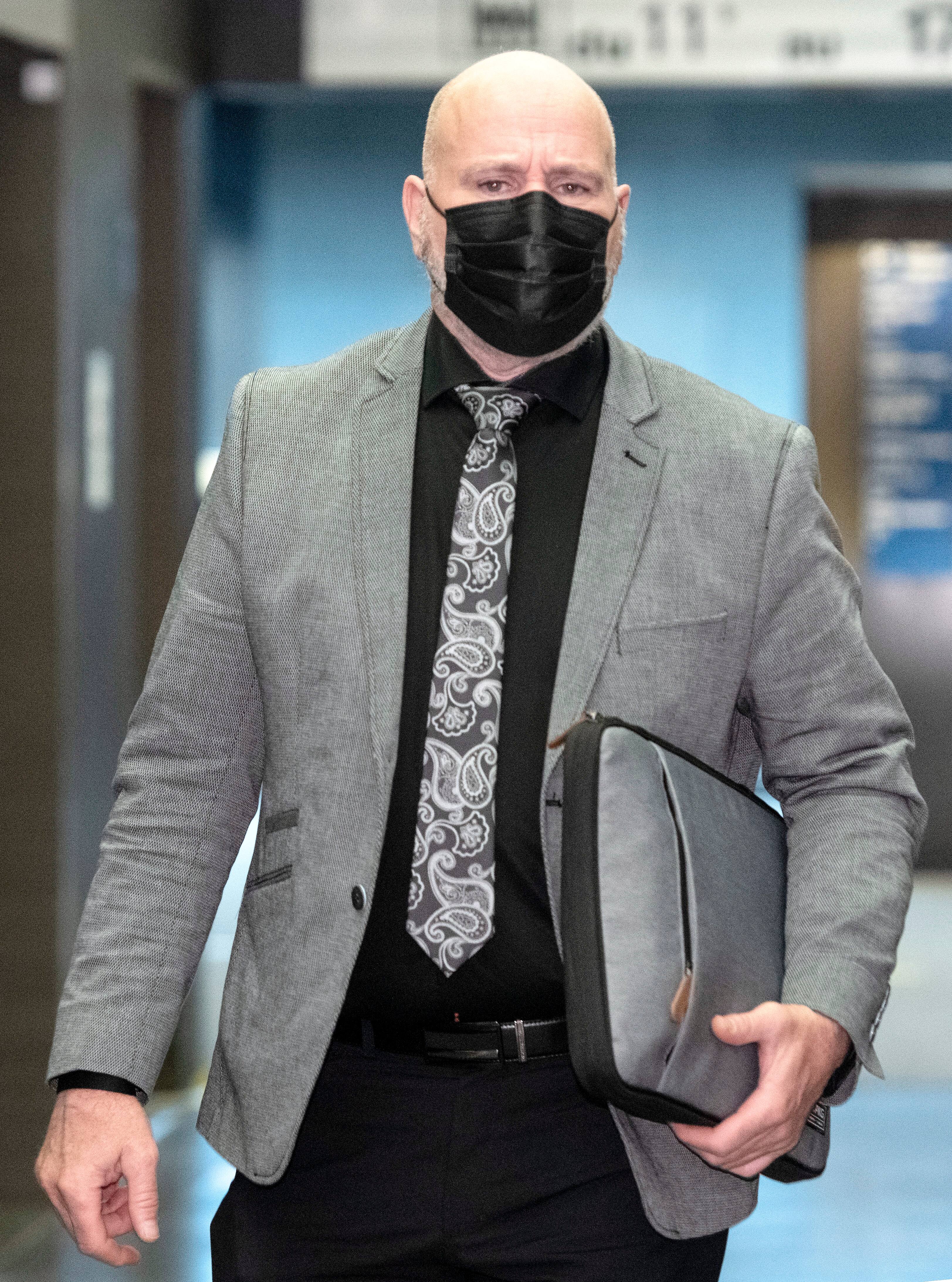 Dernier droit au proc&egrave;s d&rsquo;un policier pour crime sexuel