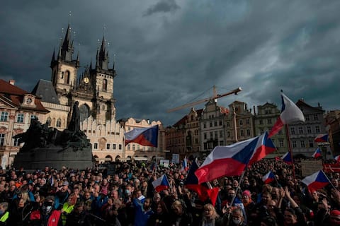 Thousands of demonstrators in Prague