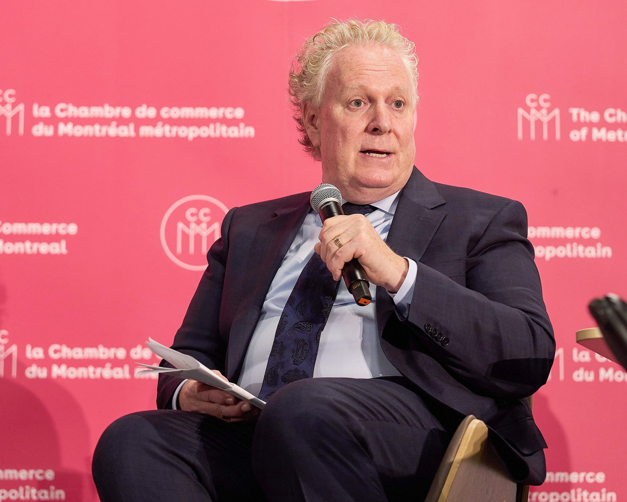 Jean Charest hyperactif en affaires
