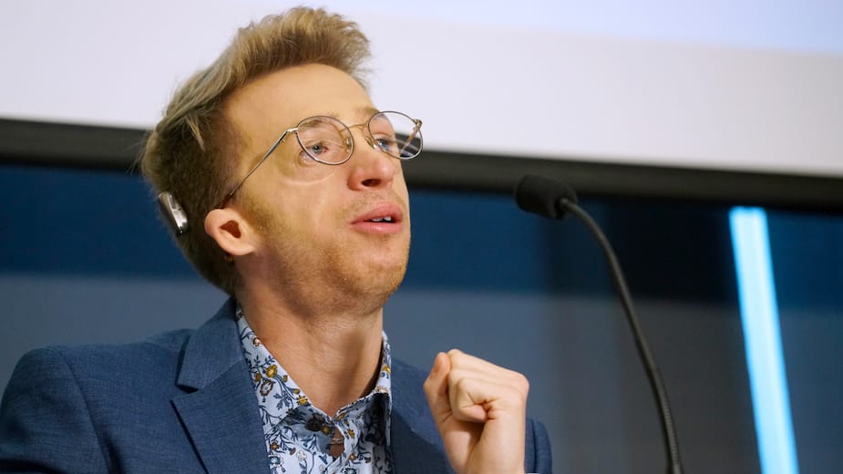 Image principale de l'article Jérémy Gabriel et sa mère poursuivent Mike Ward