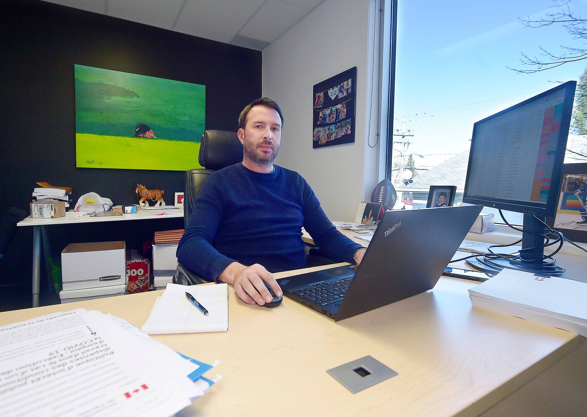 Travailleurs &eacute;trangers: Ottawa croule sous les demandes; des retards importants