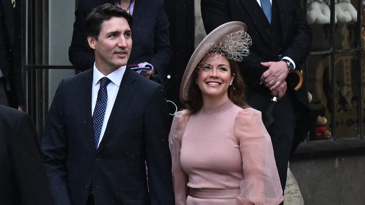 Justin Trudeau dropped the fleur-de-lis on the Royal Canadian Crown Justin Trudeau dropped the fleur-de-lis on the Royal Canadian Crown