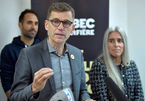 Bruno Marchand questioned the Quebec 21 Light Metro costs and deadlines during a press conference at his election office on Saturday.