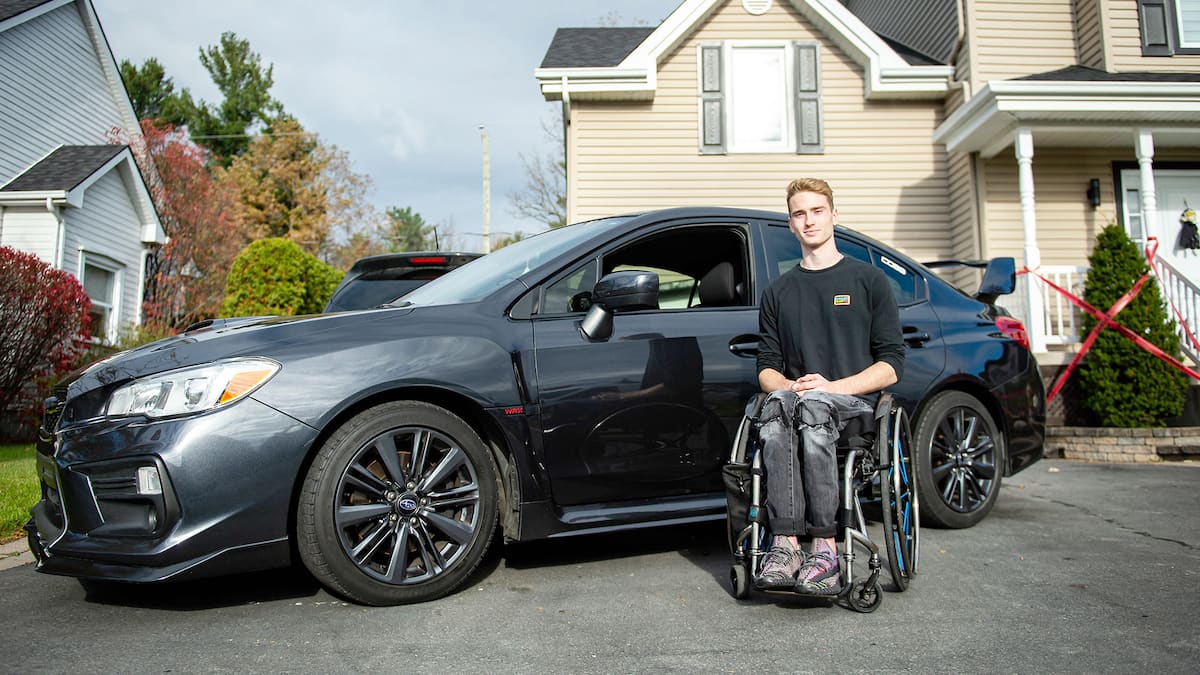 Loin de se laisser abattre après un grave accident de parachute