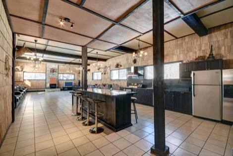 Robbed Cottage - Halloween A new landlord cried tears this weekend when he saw his entire rental room looted by more than 300 cheerleaders who came to the party for Halloween. In these photos: Salad credit in perfect condition before dinner: courtesy