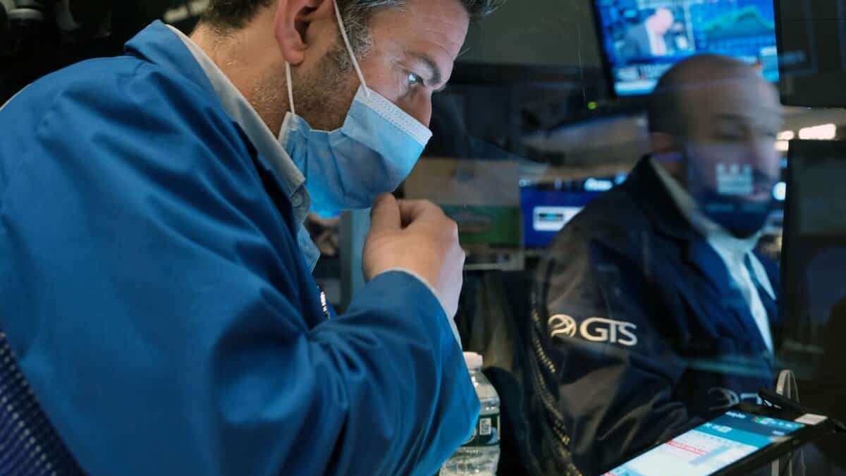 Très volatile avec l'Ukraine, Wall Street termine en petite baisse