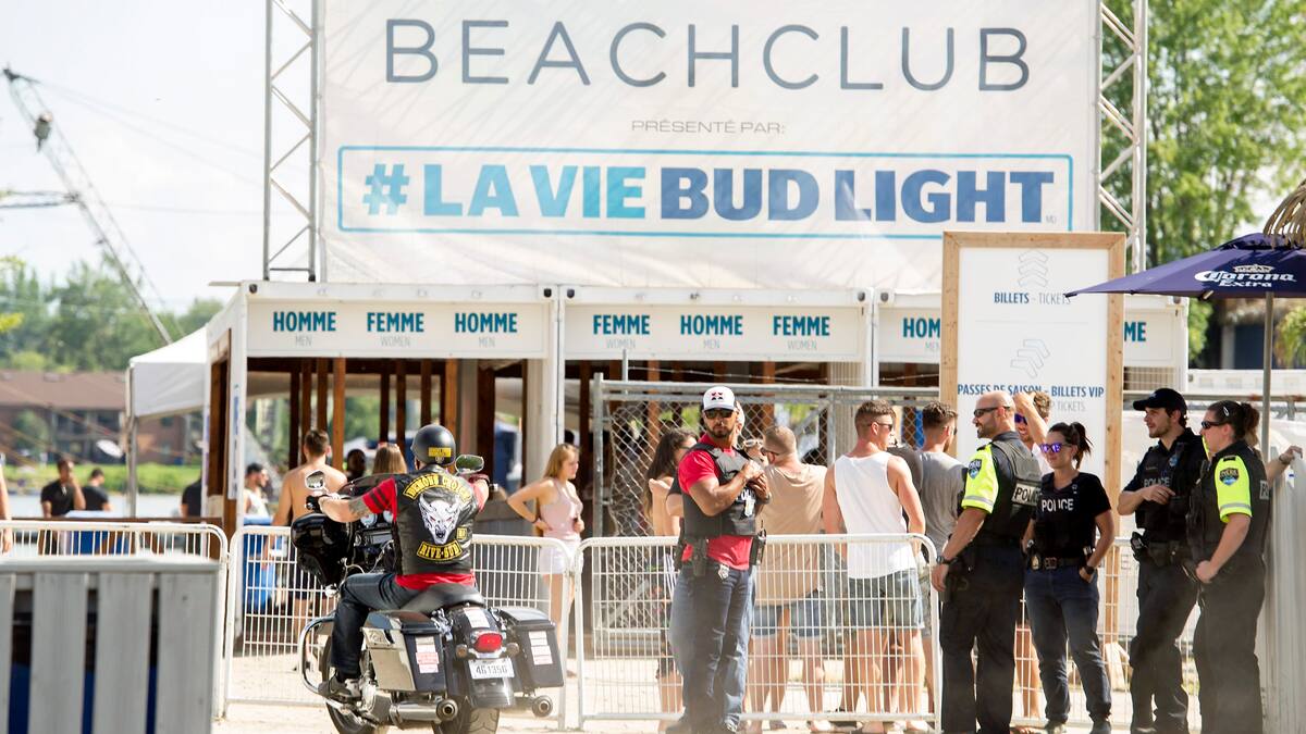 La police traîne le Beach Club en cour
