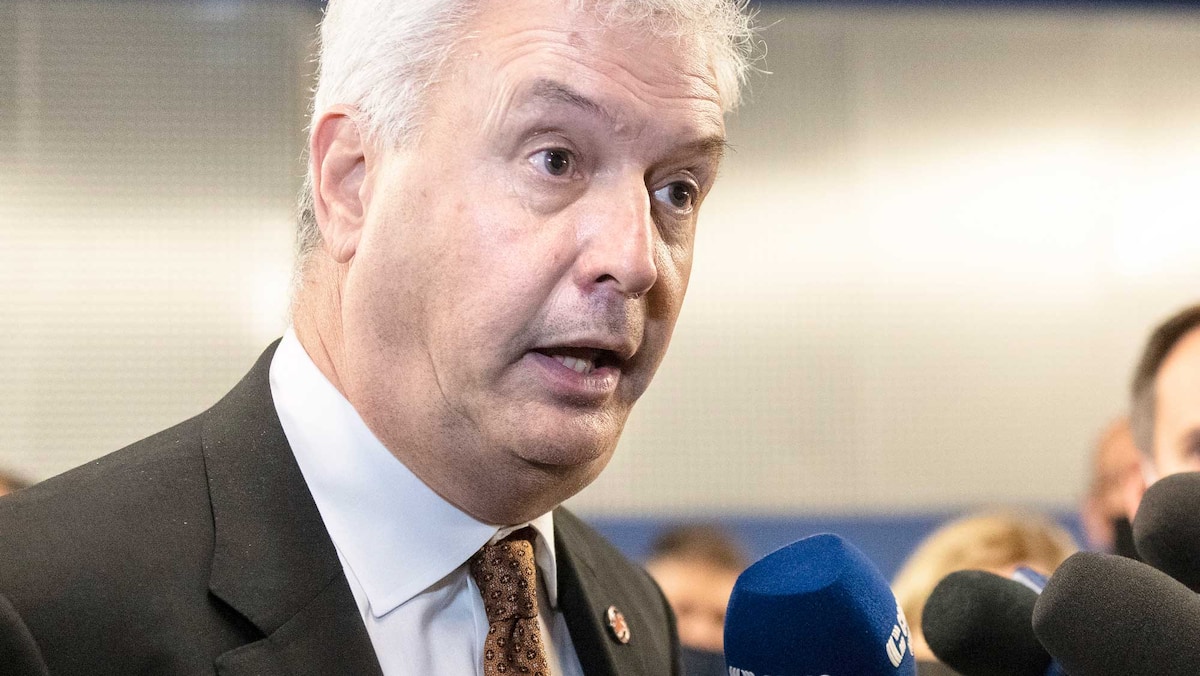 Impératif français réclame le départ du PDG d’Air Canada