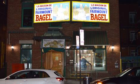 Le Fairmount Bagel accueillait ses clients comme à l’habitude, samedi soir.