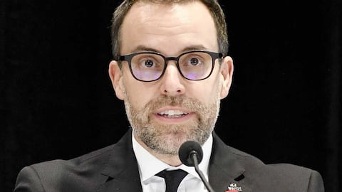 Quebec sold 500 Grande Allée Est (photo) in Quebec and 500 René-Lévesque West in Montreal in 2008.