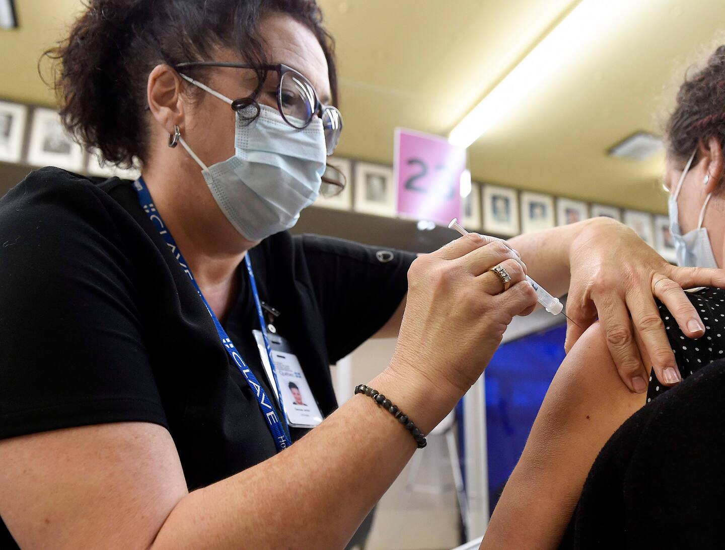 COVID-19: les aînés devraient se faire vacciner dès la fin de l’été COVID-19: les aînés devraient se faire vacciner dès la fin de l’été
