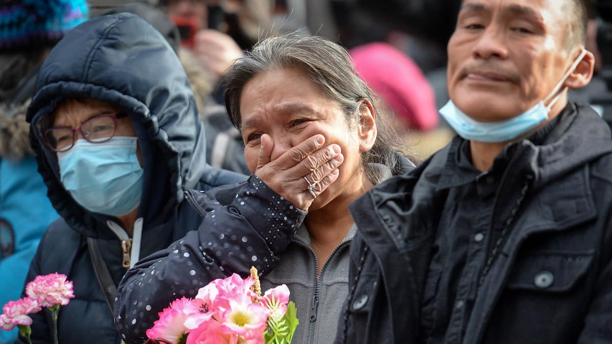 Une cérémonie en hommage à la sans-abri morte près d’un chantier de construction