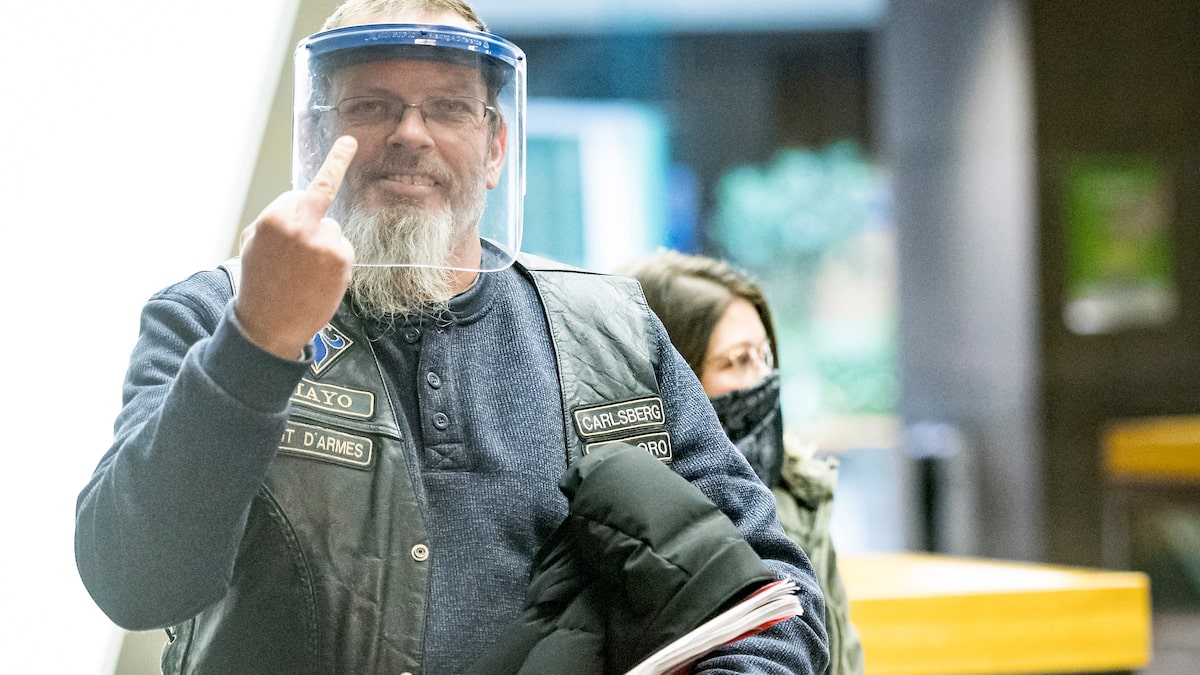 Ils bloquent le pont-tunnel puis embourbent le système