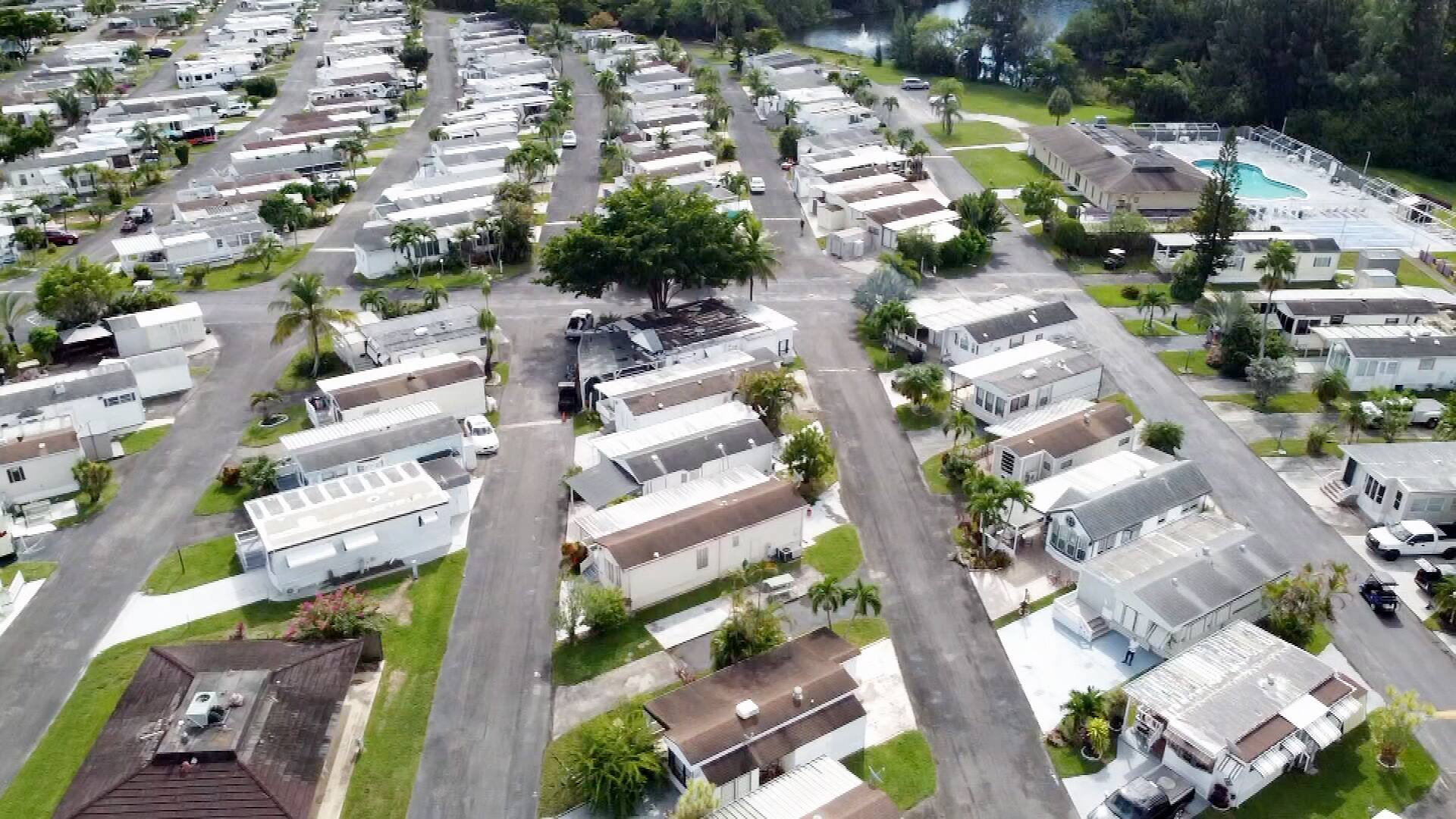 Expuls&eacute;s de leur paradis: 300 snowbirds risquent de tout perdre
Le Twin Lakes Travel Park&nbsp;&nbsp;&nbsp;