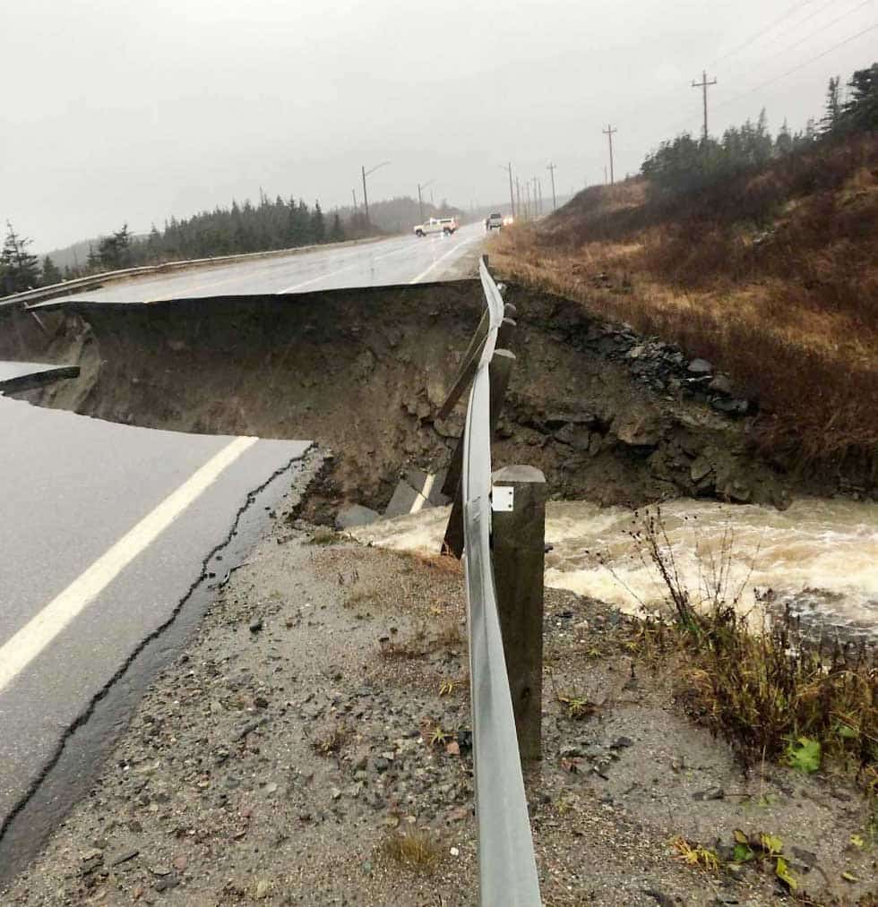 Tron&ccedil;ons de la Transcanadienne effondr&eacute;s: un camionneur d&rsquo;ici coinc&eacute; &agrave; Terre-Neuve