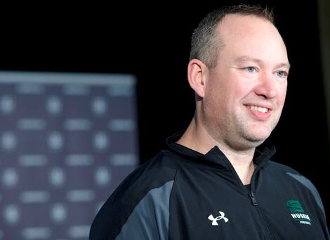Coupe Uteck Scott Flory n’est pas à Montréal pour renouer avec la ville où il a habité pendant 15 ans, mais bien pour mener ses Huskies à une victoire contre les Carabins, demain.
