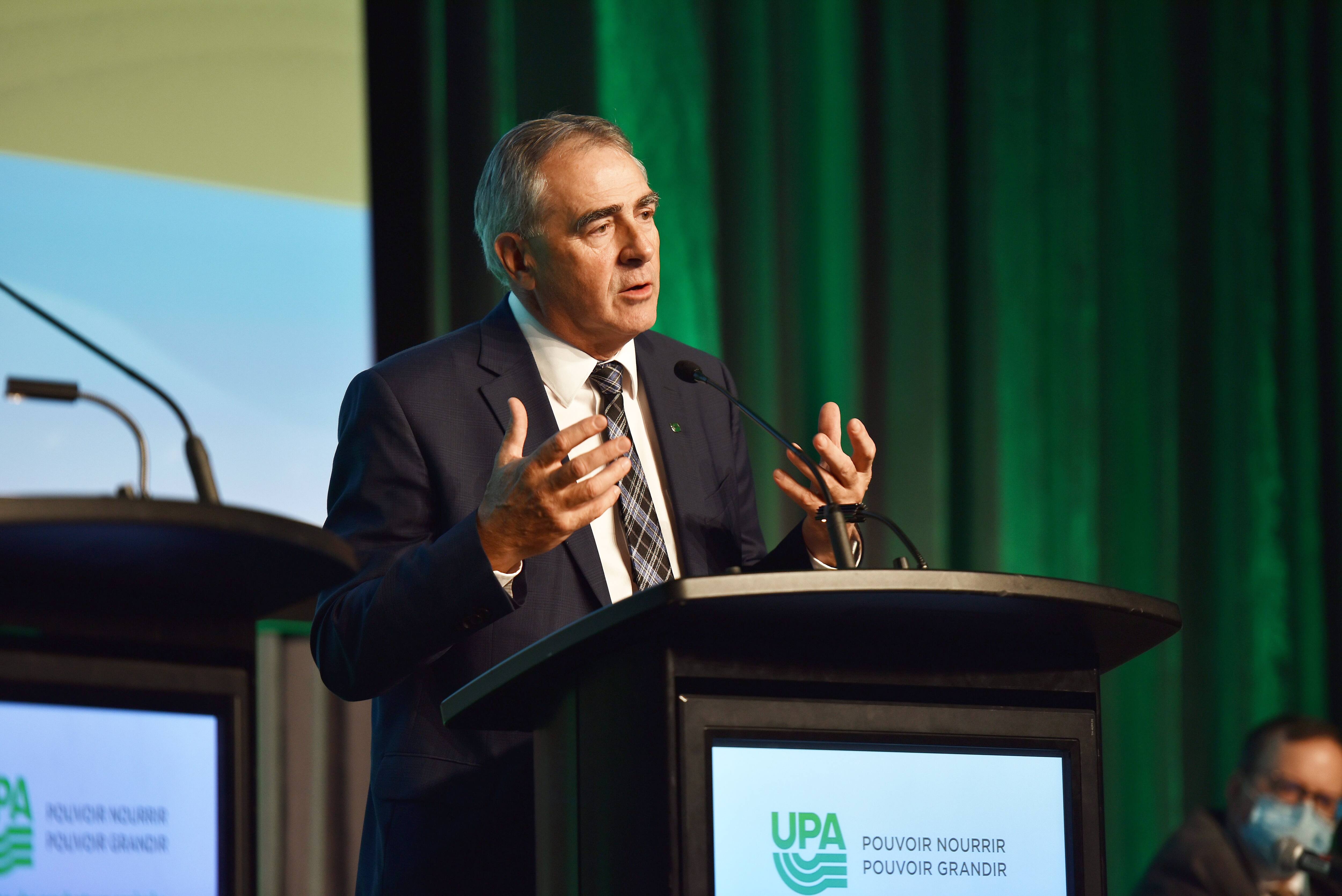 Le pr&eacute;sident g&eacute;n&eacute;ral de l&rsquo;UPA tire sa r&eacute;v&eacute;rence