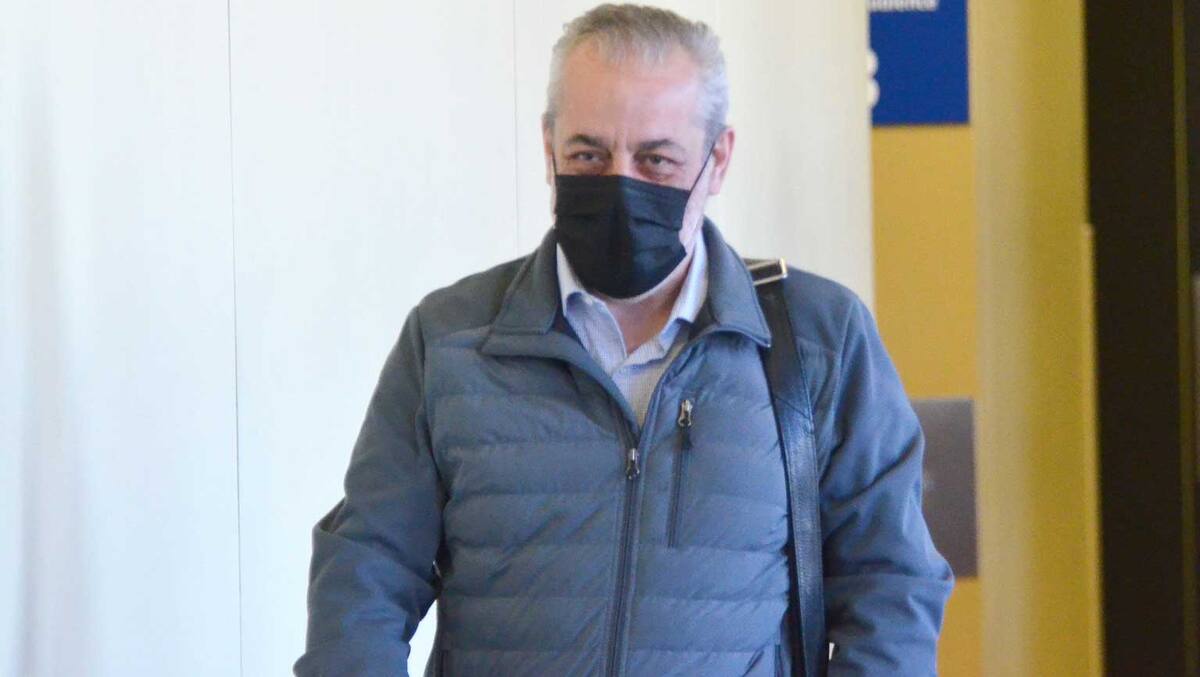 Il aurait tué sa femme près de sa fille