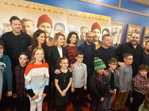 De belles retrouvailles sur le tapis rouge avec les jeunes qui ont participé au tournage.