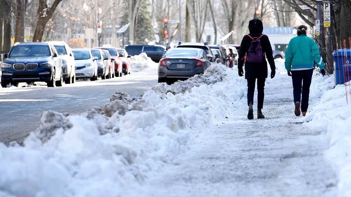 Les chaussées glacées de Québec causent plusieurs chutes