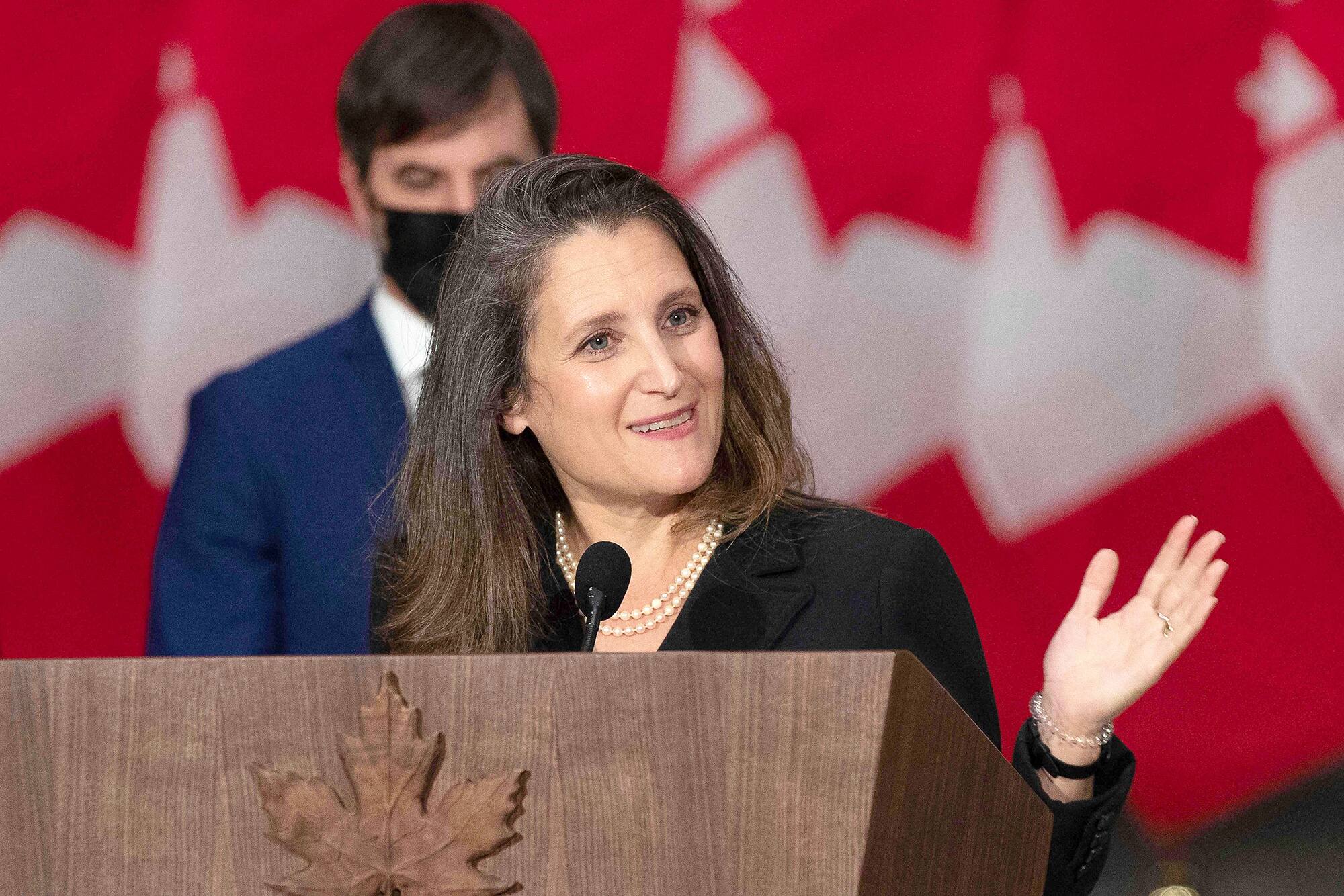 Freeland plus populaire que Trudeau