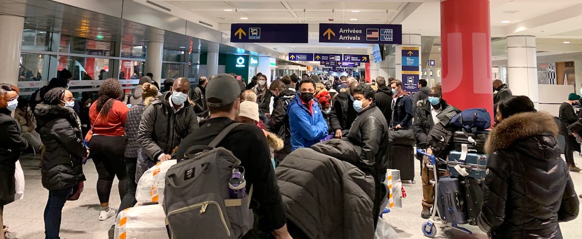 Transport aérien: Omicron donne de sévères maux de tête aux voyageurs
