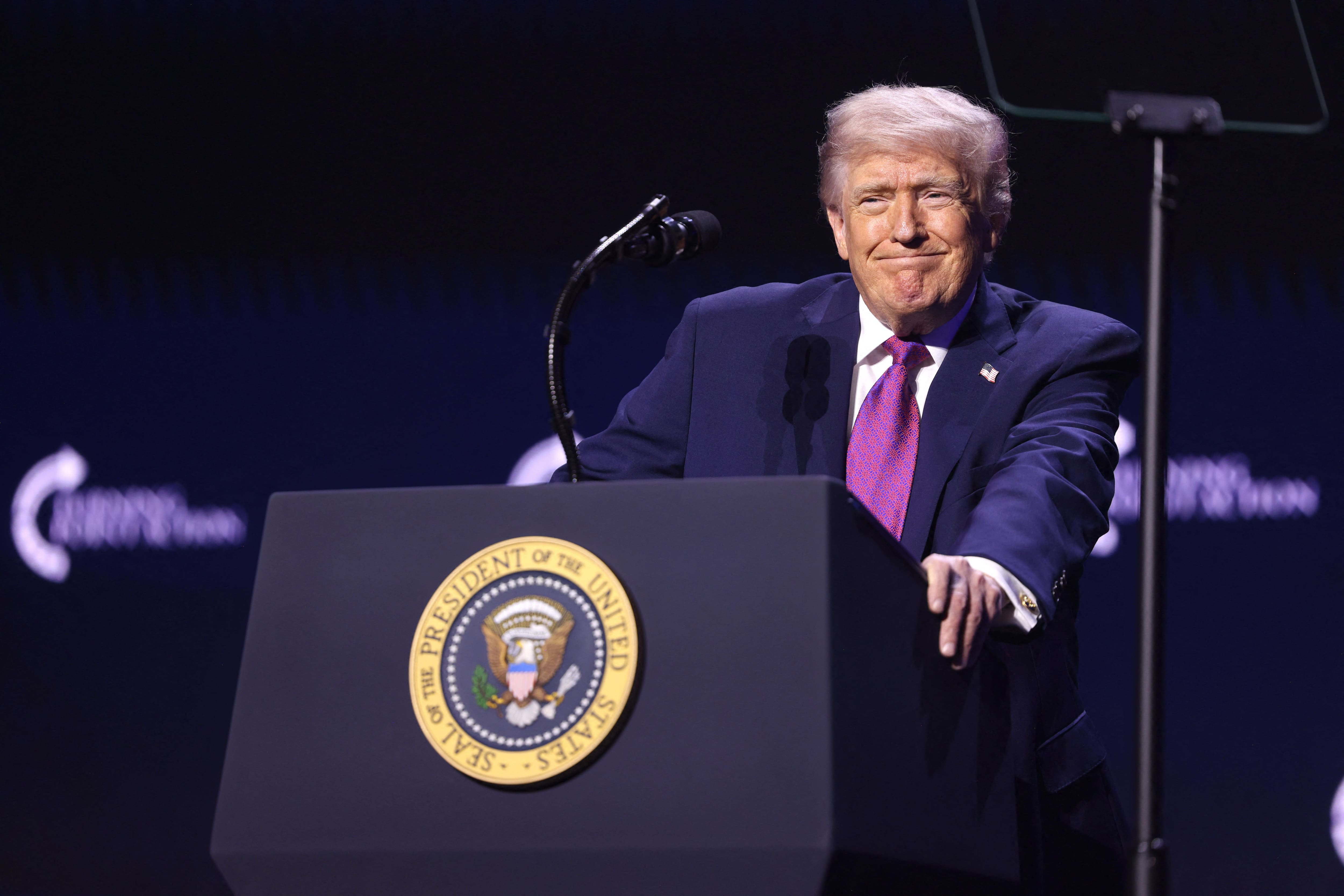 Trump laisse entendre que la Chine a aidé l'Iran à reconstituer ses réserves d'armes