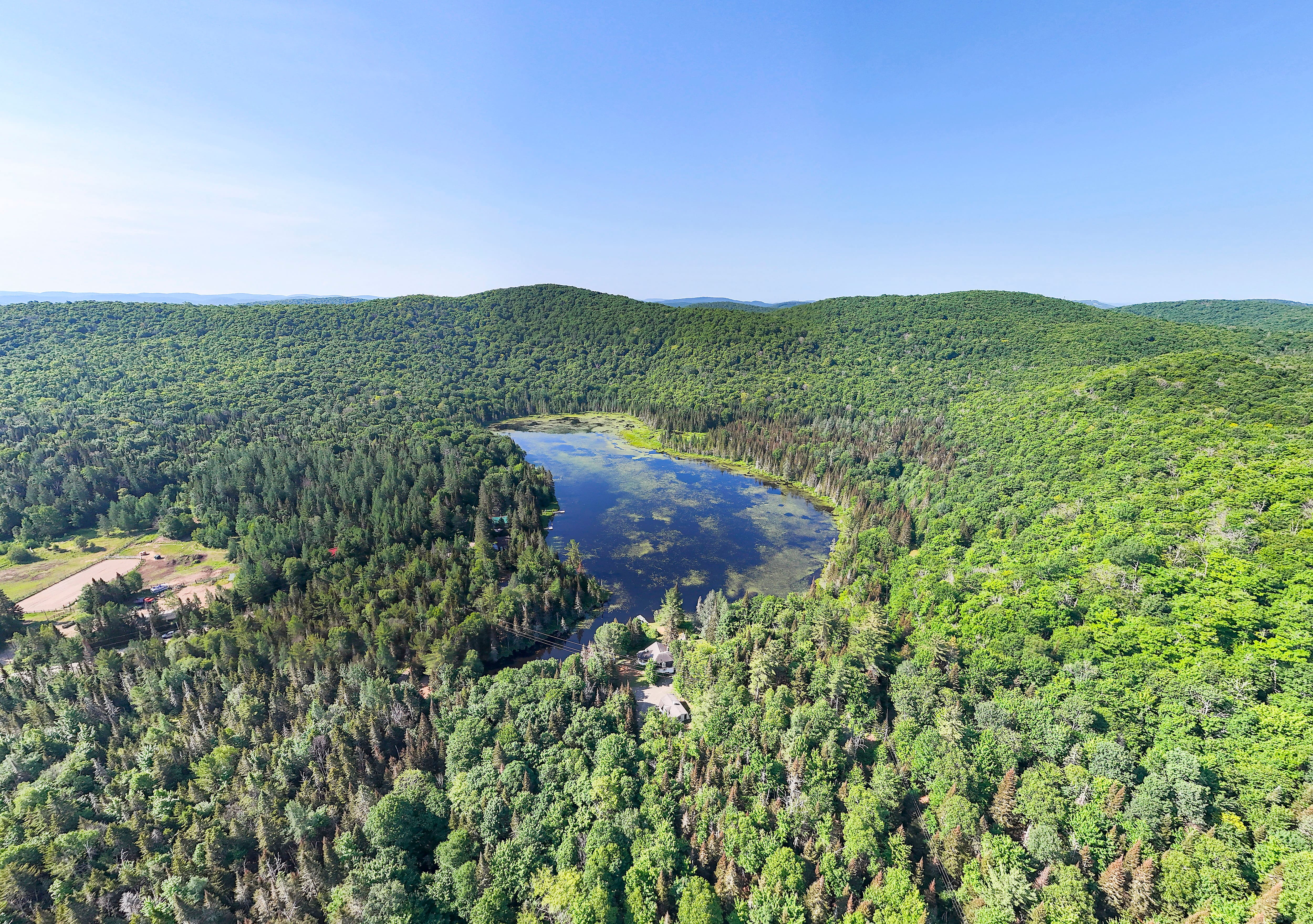 Le lac Boileau de Lac-Supérieur est méso-eutrophe, c'est-à-dire qu'il est état intermédiaire avancé de vieillissement, mais pas encore tout à fait eutrophe.