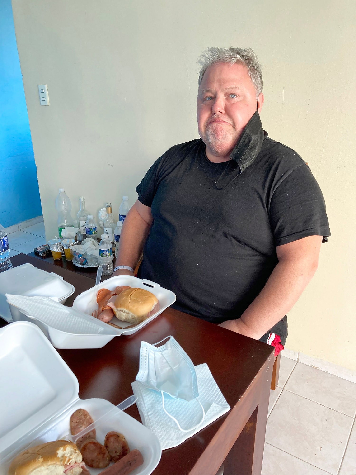 Restez au Qu&eacute;bec, disent des vacanciers pris &agrave; Cuba