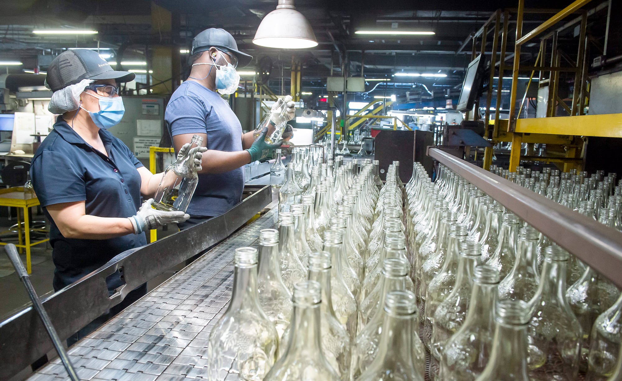 Victimes des tarifs, O-I Glass sabre 20% de ses travailleurs