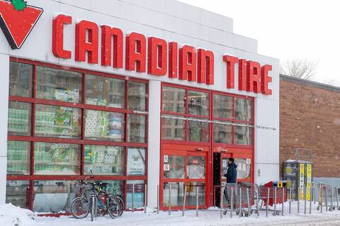 Our journalist, who enters the Canadian tire, comes out a few minutes later to pick up the goods.