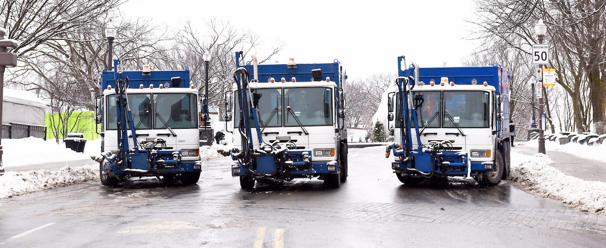 Convoi de camionneurs: Québec se fortifie à nouveau
Des camions de la Ville montent la garde
Forte présence policière
Circulation ardue
Arrivée des manifestants
Commerçants résignés
