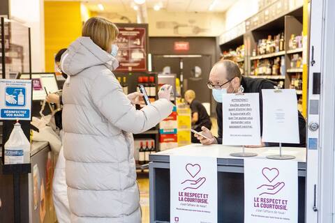 The vaccine passport is no longer required to enter SAQ (photo), SQDC and supermarkets. Health Minister Christian Dubé said Tuesday that the passport has convinced nearly 600,000 people to get vaccinated.