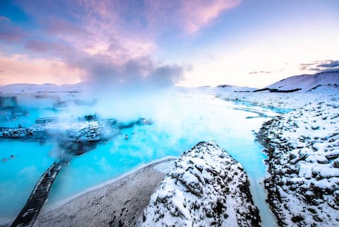 The Blue Lagoon in Grindavik, Iceland is one of the country's top tourist attractions. Its Quebec version would be permanently heated to 38 degrees Celsius thanks to an advanced geothermal system.