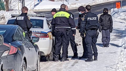 Yvon Côté of Lewis was arrested this Thursday for assaulting our journalist while on police security duty in the Saint-Romuald district.