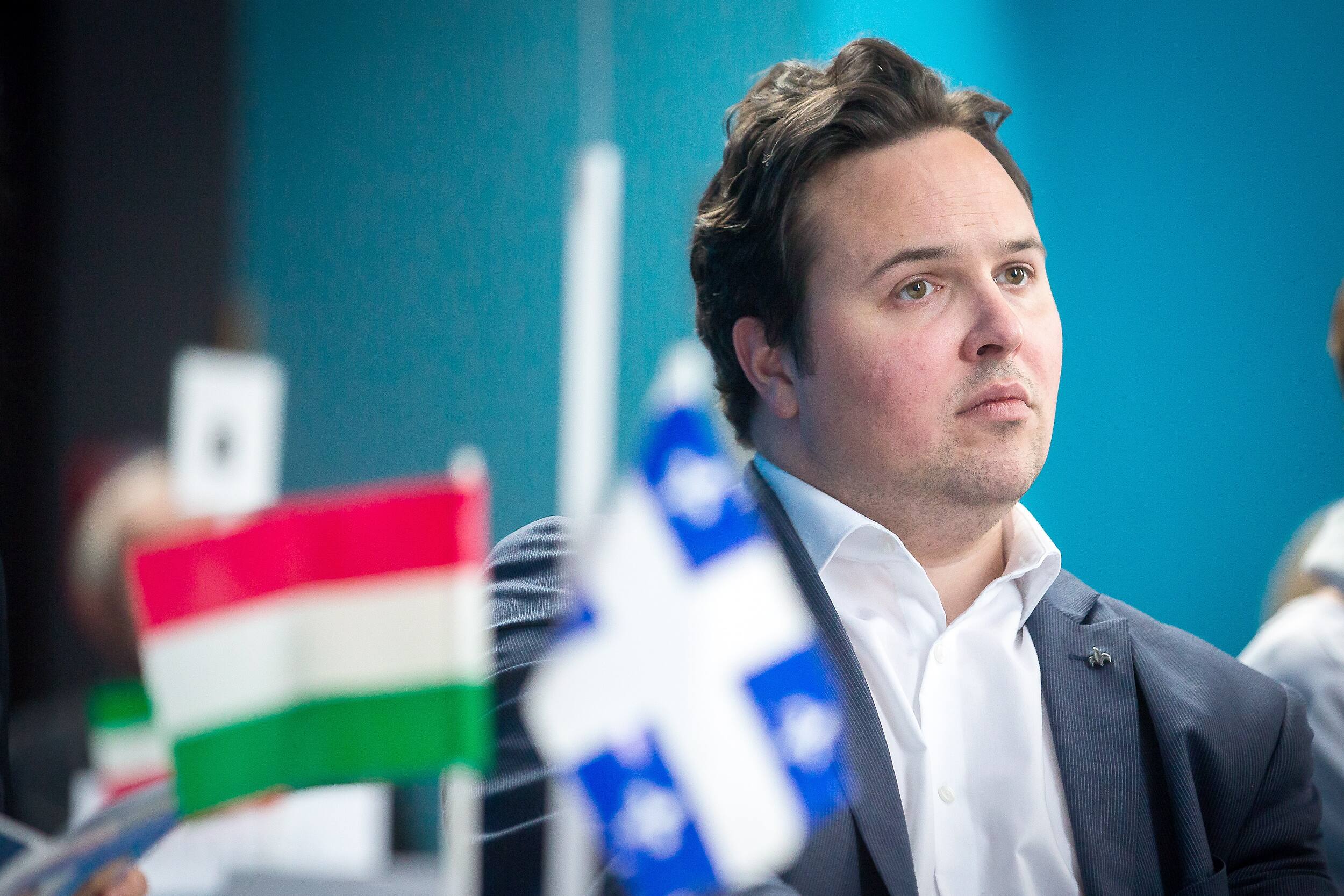 Il exag&egrave;re le poids des c&eacute;geps anglos