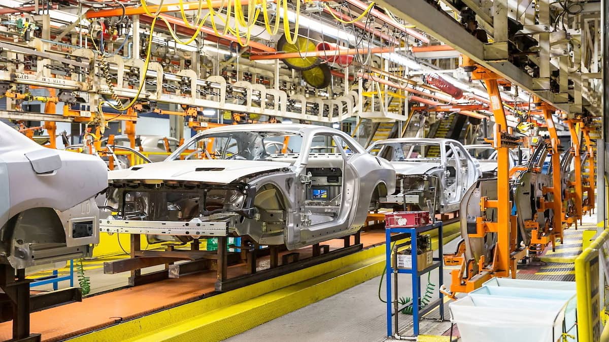 Explosion du prix des voitures: bientôt moins de gadgets dans nos autos?