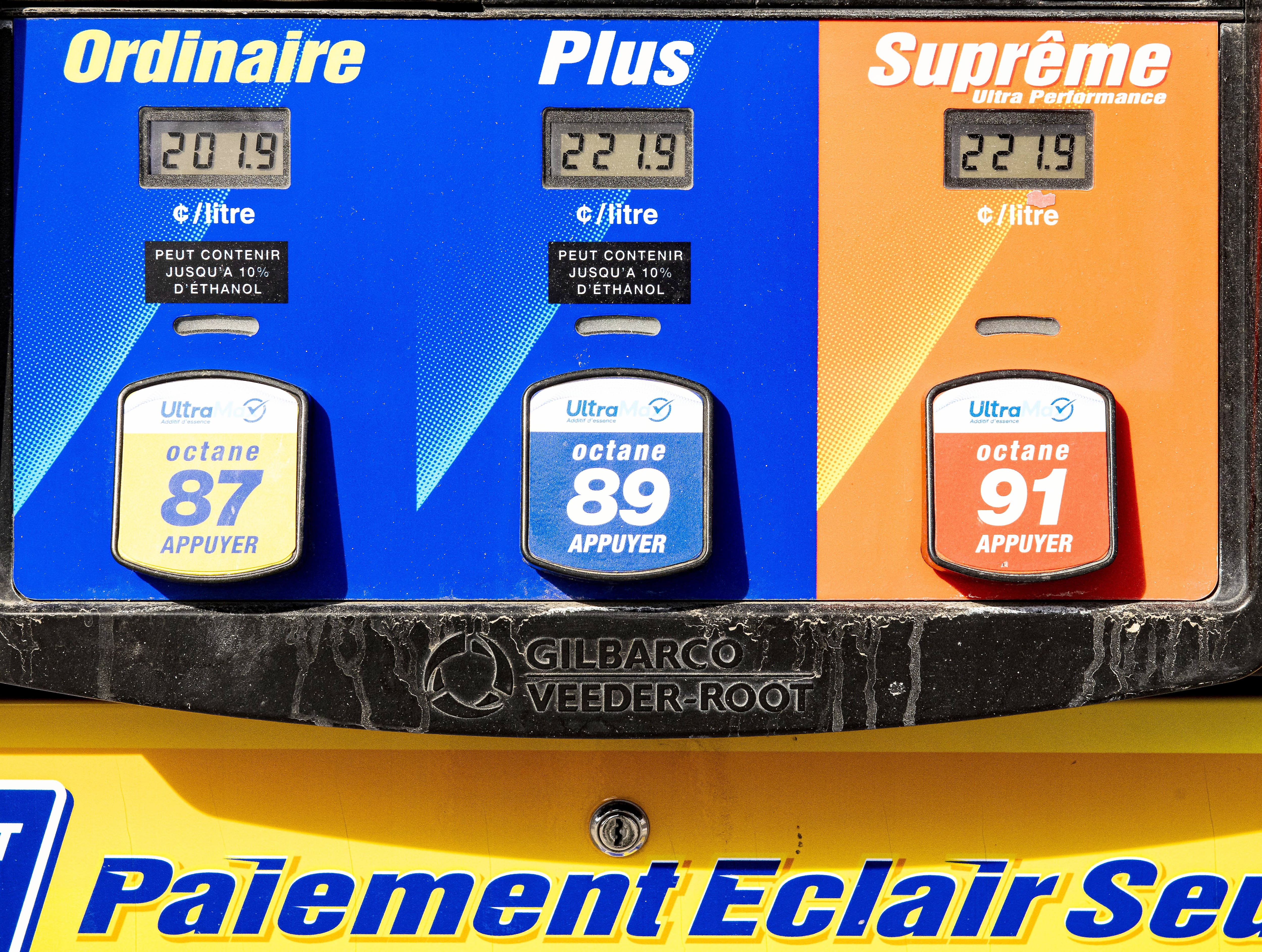 Capitale-Nationale: le litre d'essence franchit les 2$
