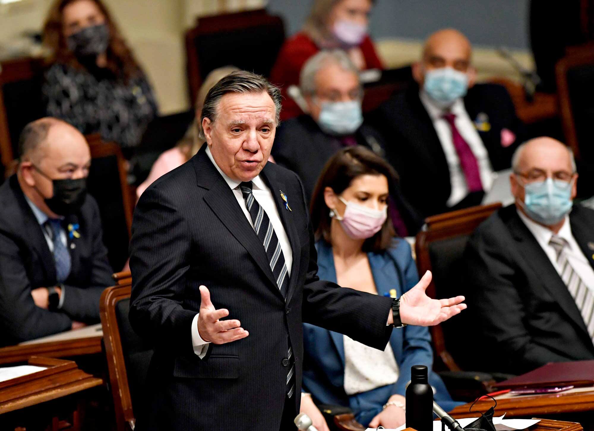 Plus de 130 cadres nomm&eacute;s par Qu&eacute;bec gagnent plus que le PM